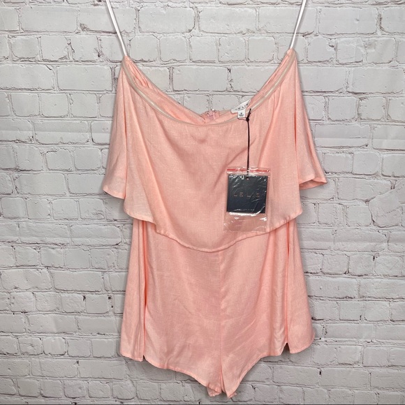 Le Lis Blush Coral Pink Flounce Romper Size Small - Picture 2 of 5